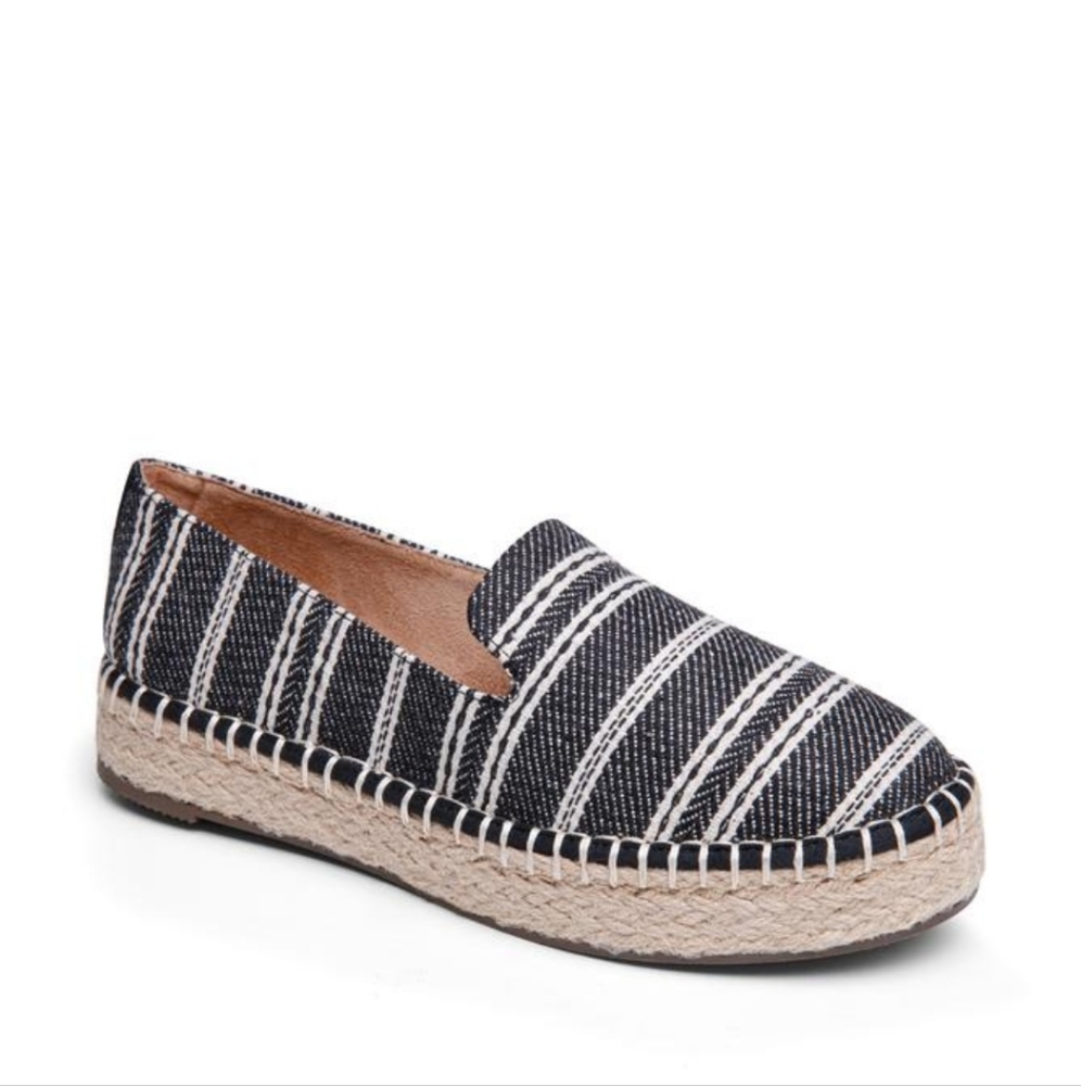 Me TooWomen’s Carden Embroidered Espardrille. Size 6.5